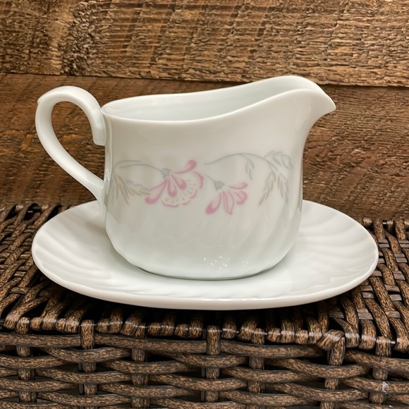 Corningware Dining Corning Gravy Boat With Serving Dish Set